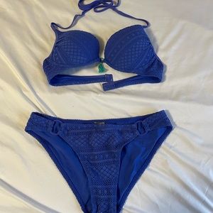 Blue crochet print bikini set